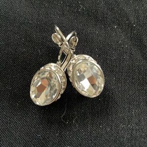 Crystal earrings with side crystals in silver